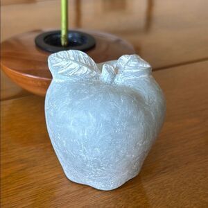 Isabel Bloom Apple